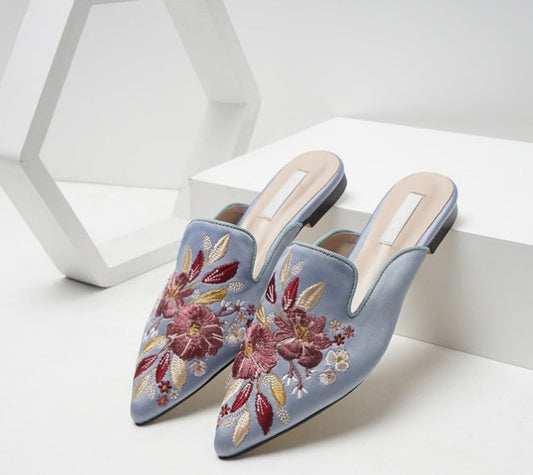 Pantoufles à talon bas pour femmes avec broderie de code