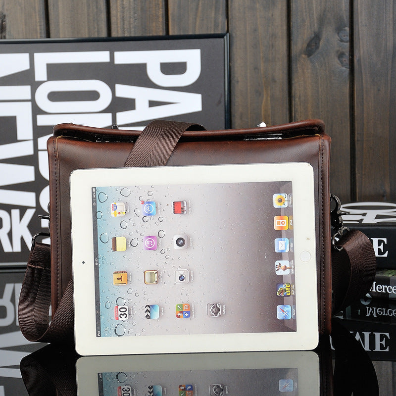 The original Crazy Horse male bag wholesale Mens retro single shoulder bag double twist lock bag design trends - Enfance-Heureuse