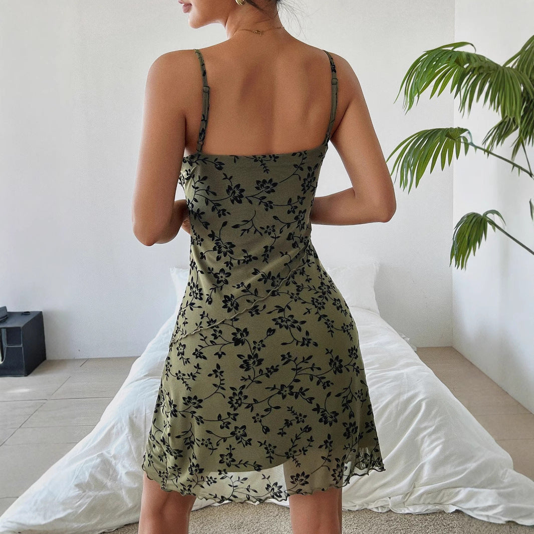 Robe élégante et sexy à bretelles fines et florales