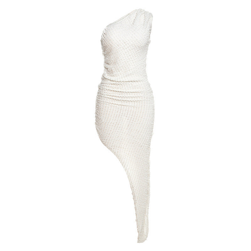 Robe à ourlet irrégulier et manches à épaules dénudées