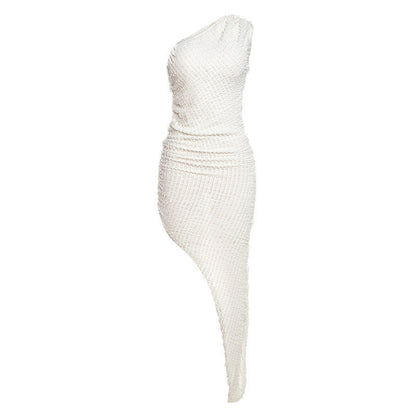 Robe à ourlet irrégulier et manches à épaules dénudées