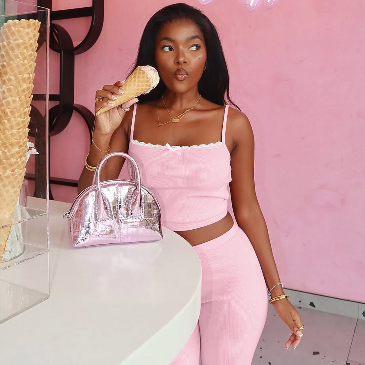 Haut à bretelles spaghetti en dentelle à la mode européenne et américaine, coupe ajustée